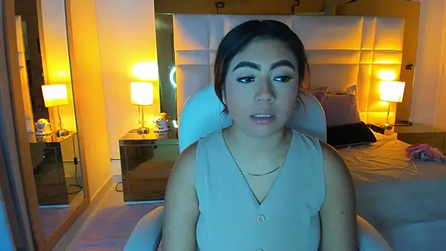 Zoei Moon online show from 04-13-26, 06:57