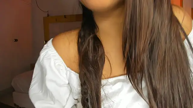 Snapshot of Zoei_Moon chatting on 05-15-26, 06:59 Zoei Moon online show from 05-15-26, 06:59