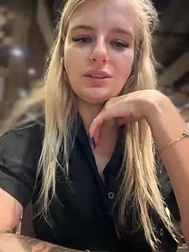 Snapshot of Betsy chatting on 01-05-25, 12:42 Betsy online show from 01-05-25, 12:42