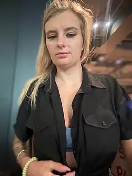 Snapshot of Betsy chatting on 01-16-25, 04:28 Betsy online show from 01-16-25, 04:28