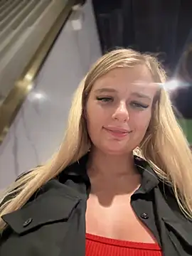 Snapshot of Betsy chatting on 01-20-25, 08:19 Betsy online show from 01-20-25, 08:19