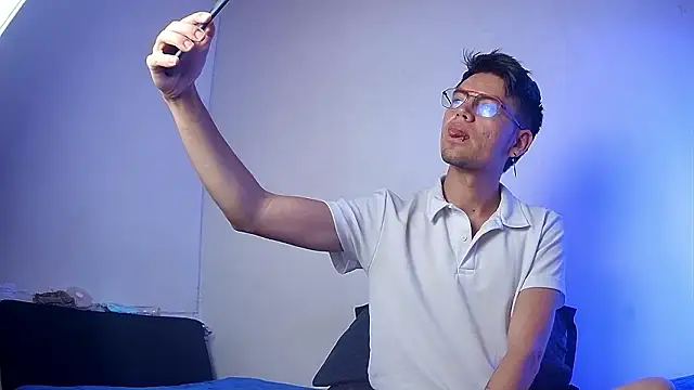 Snapshot of nicolatinboy chatting on 02-11-26, 09:09 nicolatinboy online show from 02-11-26, 09:09