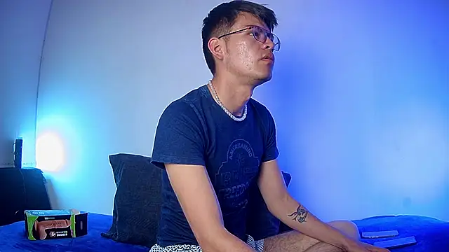 Snapshot of nicolatinboy chatting on 02-16-26, 09:11 nicolatinboy online show from 02-16-26, 09:11