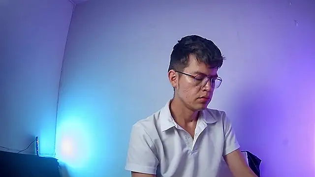 Snapshot of nicolatinboy chatting on 02-26-26, 09:14 nicolatinboy online show from 02-26-26, 09:14