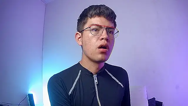 Snapshot of nicolatinboy chatting on 02-27-26, 09:04 nicolatinboy online show from 02-27-26, 09:04