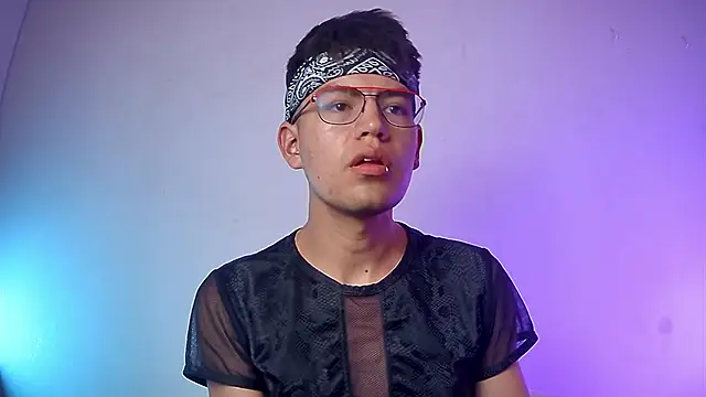 Snapshot of nicolatinboy chatting on 02-28-26, 09:05 nicolatinboy online show from 02-28-26, 09:05