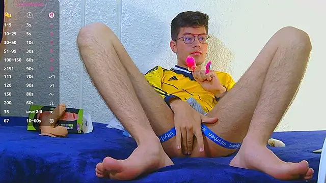 Snapshot of nicolatinboy chatting on 06-17-26, 04:19 nicolatinboy online show from 06-17-26, 04:19
