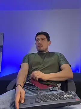 williamsmiiths16 online show from 04-19-26, 01:54