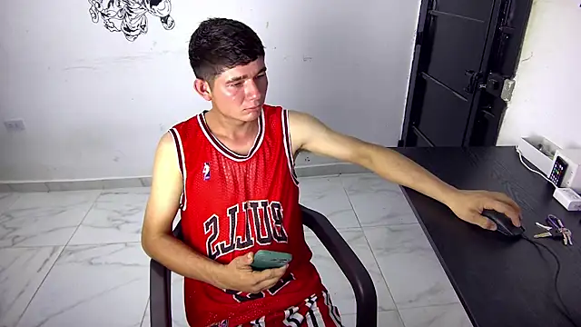 elcalienticooo online show from 12-04-25, 12:09