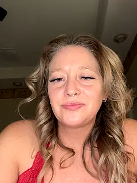 Snapshot of MissyLovelace chatting on 12-20-25, 02:02 MissyLovelace online show from 12-20-25, 02:02