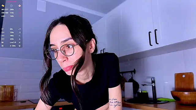 Snapshot of Elizwise chatting on 02-16-26, 06:04 Elizwise online show from 02-16-26, 06:04