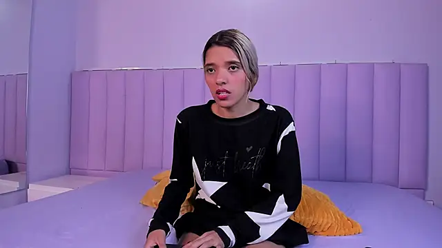 Rebeccarelish online show from 12-04-25, 03:38