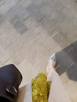 Snapshot of Baby-Linh chatting on 12-22-25, 02:03 Baby-Linh online show from 12-22-25, 02:03