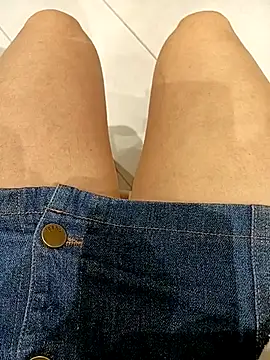 Snapshot of Baby-Linh chatting on 01-08-26, 05:32 Baby-Linh online show from 01-08-26, 05:32