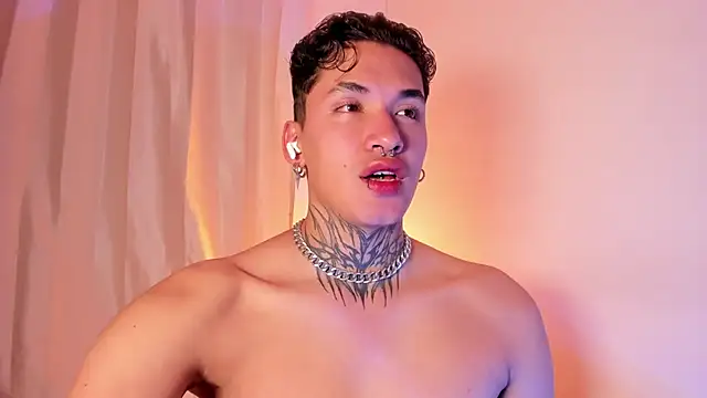 Snapshot of AlecBanne chatting on 01-06-26, 03:21 AlecBanne online show from 01-06-26, 03:21