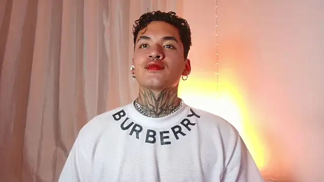 Snapshot of AlecBanne chatting on 01-11-26, 03:55 AlecBanne online show from 01-11-26, 03:55