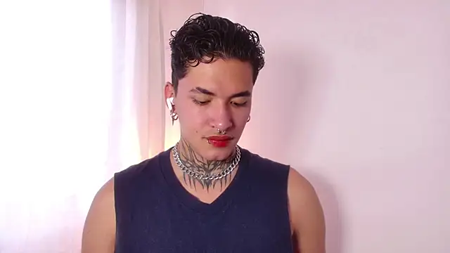 Snapshot of AlecBanne chatting on 01-11-26, 07:41 AlecBanne online show from 01-11-26, 07:41