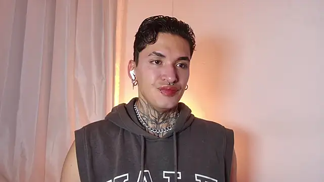 Snapshot of AlecBanne chatting on 01-13-26, 11:10 AlecBanne online show from 01-13-26, 11:10