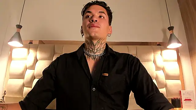 Snapshot of AlecBanne chatting on 02-03-26, 02:53 AlecBanne online show from 02-03-26, 02:53