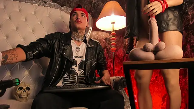 Snapshot of AlecBanne chatting on 02-26-26, 11:04 AlecBanne online show from 02-26-26, 11:04