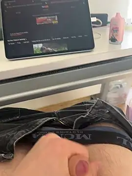 hannes256102 online show from 04-29-26, 01:15