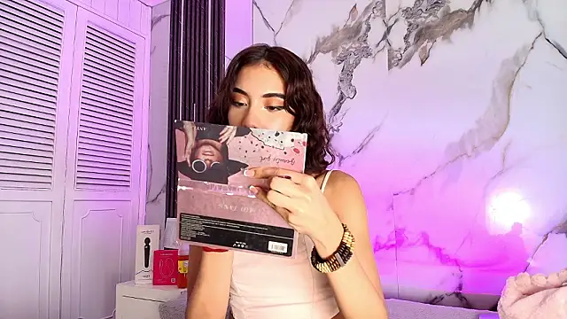 Snapshot of BellaHarpeer chatting on 03-13-26, 08:15 BellaHarpeer online show from 03-13-26, 08:15