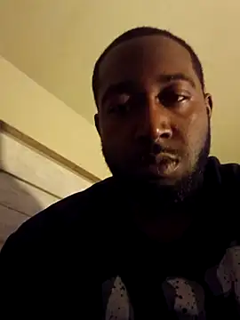 Snapshot of iLOVETRAY96 chatting on 12-21-25, 04:41 iLOVETRAY96 online show from 12-21-25, 04:41