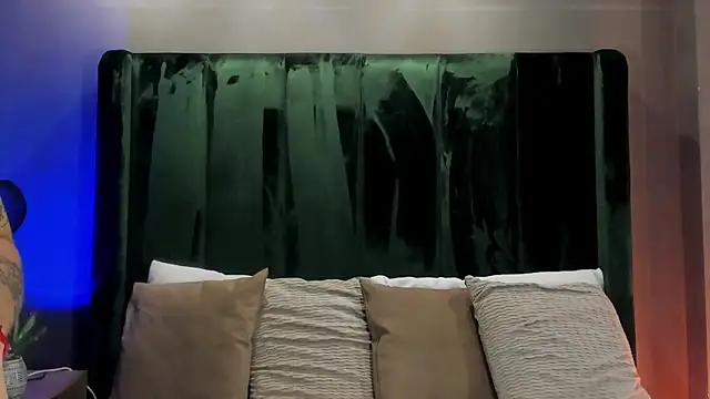 TaniaRedd  online show from 02-27-26, 01:00