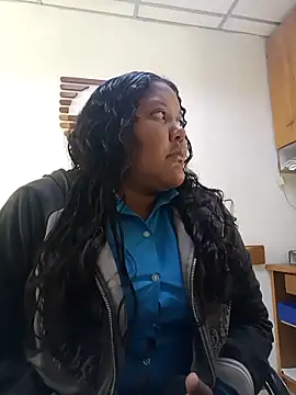 Snapshot of VaneandRossy chatting on 02-12-26, 01:06 VaneandRossy online show from 02-12-26, 01:06