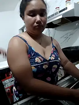 Snapshot of VaneandRossy chatting on 02-15-26, 11:01 VaneandRossy online show from 02-15-26, 11:01