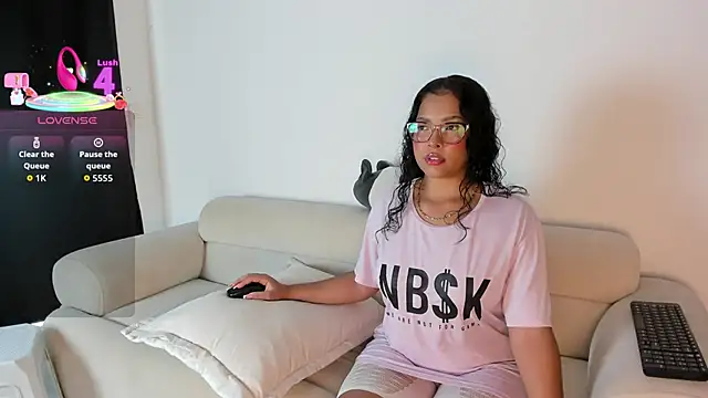 Snapshot of DakothaHyland_ chatting on 01-15-26, 07:28 DakothaHyland online show from 01-15-26, 07:28