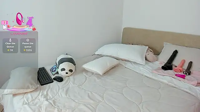 Snapshot of DakothaHyland_ chatting on 02-26-26, 12:59 DakothaHyland online show from 02-26-26, 12:59