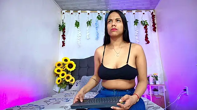 Valentina and sneider  online show from 07-14-26, 12:35