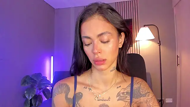 VegaLuxe online show from 02-24-26, 01:42