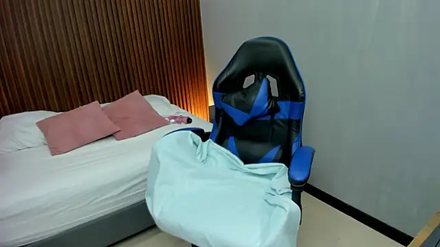 Snapshot of madison_saenzz chatting on 02-18-26, 12:34 madison saenzz online show from 02-18-26, 12:34