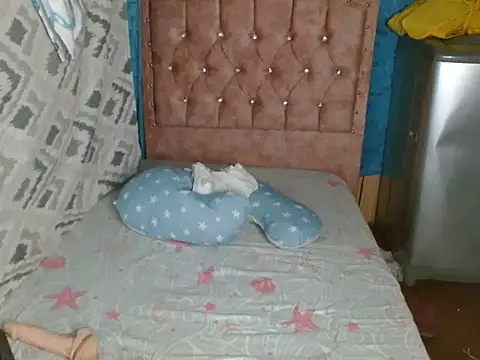 Snapshot of caro_lil chatting on 02-19-26, 06:20 caro lil online show from 02-19-26, 06:20