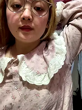 Snapshot of Samsam-006 chatting on 12-18-25, 02:28 Samsam-006 online show from 12-18-25, 02:28