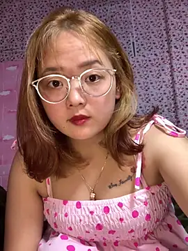 Snapshot of Samsam-006 chatting on 12-21-25, 09:05 Samsam-006 online show from 12-21-25, 09:05