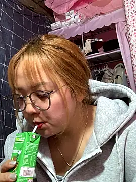 Snapshot of Samsam-006 chatting on 01-09-26, 04:37 Samsam-006 online show from 01-09-26, 04:37