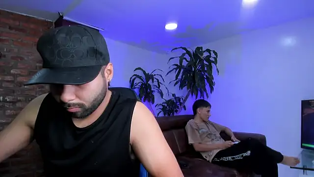 HotThreesoome online show from 12-19-25, 01:18