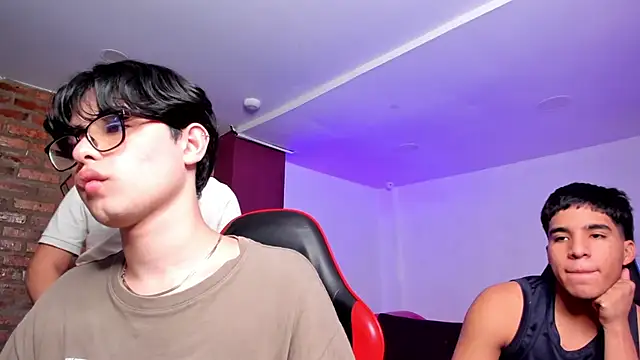 HotThreesoome online show from 02-27-26, 12:27