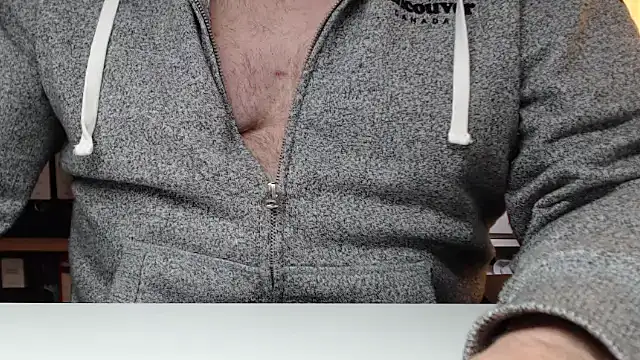 Snapshot of xm0rtix chatting on 12-19-25, 10:44 xm0rtix online show from 12-19-25, 10:44