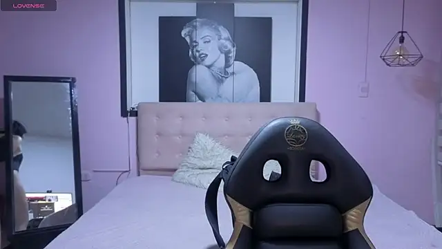 Sara valderrama  online show from 04-29-26, 01:26