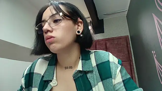 Kiara Fox   online show from 04-28-26, 09:20