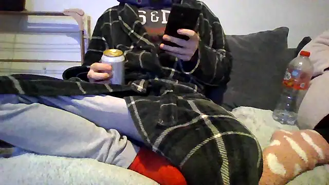 Snapshot of Ronnieedge chatting on 12-20-25, 07:21 Ronnieedge online show from 12-20-25, 07:21