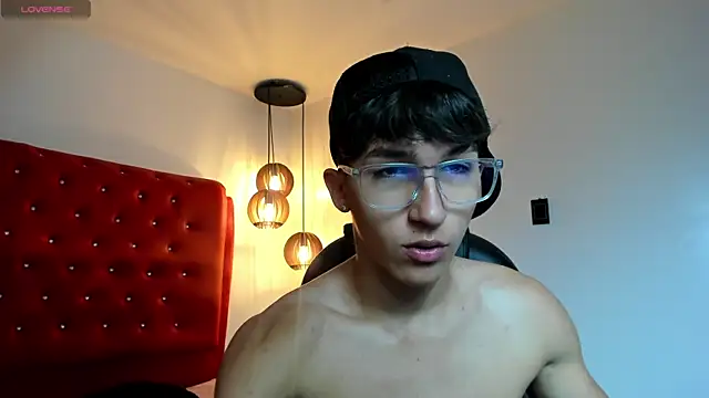 Snapshot of jeremy_job chatting on 12-20-25, 11:50 jeremy job online show from 12-20-25, 11:50