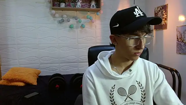 Snapshot of jeremy_job chatting on 01-10-26, 11:34 jeremy job online show from 01-10-26, 11:34