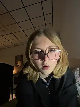 Snapshot of Milly-Kiss chatting on 01-06-26, 08:45 Milly-Kiss online show from 01-06-26, 08:45