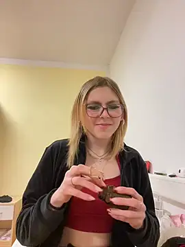 Snapshot of Milly-Kiss chatting on 01-18-26, 09:07 Milly-Kiss online show from 01-18-26, 09:07