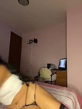 Snapshot of _Laurentt_ chatting on 02-14-26, 02:52 Laurentt online show from 02-14-26, 02:52